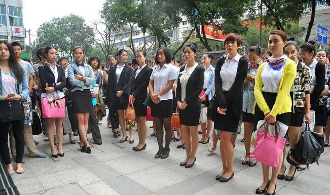 廣西高鐵乘務員招聘面試經(jīng)歷:怎么樣解決難與同事上司相處問題？